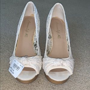 American Eagle lace wedges